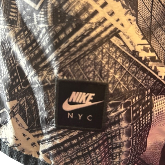 Nike NYC Windbreaker Cape w/ Landscape in Black and White, Sz L - Picture 6 of 13